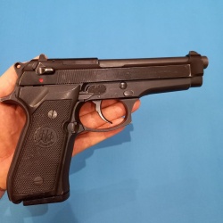 KUSURSUZ BERETTA FS92