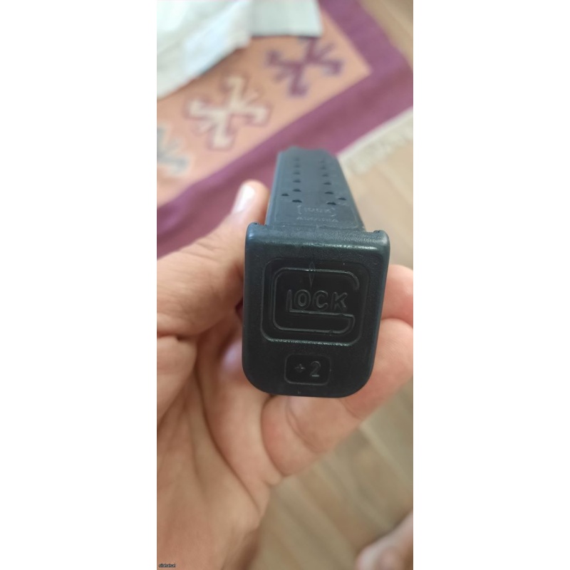 sig sauer p226/ beretta f 92 fs/ glock 19