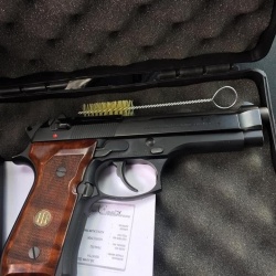 Hastasına Sıfır Kasa Malı SİYAH İNCİ BARETTA PİETRO BOYASIZ KULLANILMAMIŞ BEYLİK SİLAHI DEĞİLDİR