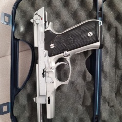 Emekli Polisten yıpranmamış bakımlı ve kaliteli kaplamalı orjinal kutusunda Beretta 15+1