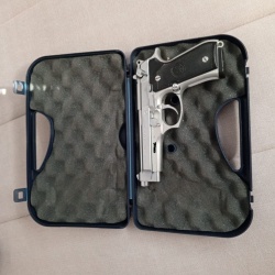 Emekli Polisten yıpranmamış bakımlı ve kaliteli kaplamalı orjinal kutusunda Beretta 15+1