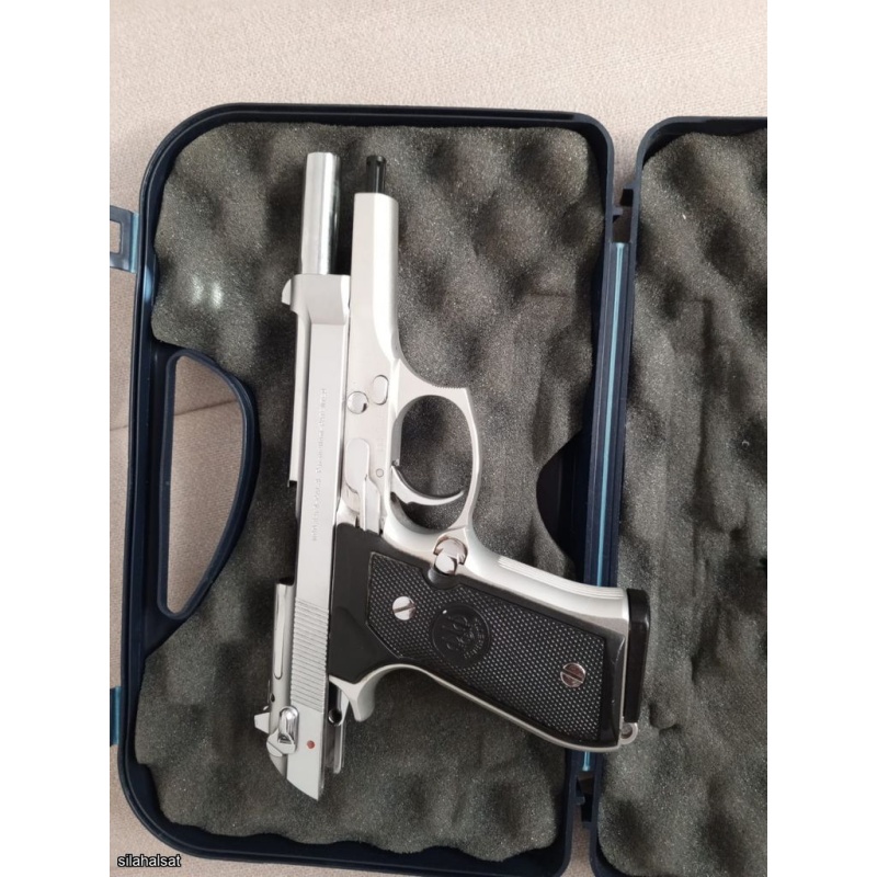 Emekli Polisten yıpranmamış bakımlı ve kaliteli kaplamalı orjinal kutusunda Beretta 15+1