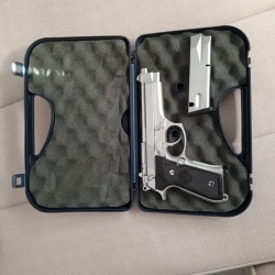 Emekli Polisten yıpranmamış bakımlı ve kaliteli kaplamalı orjinal kutusunda Beretta 15+1