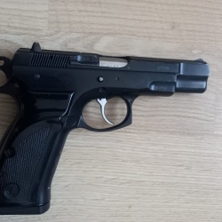 EMEKLİ KAMU GÖREVLİSİNDEN SIFIR AYARINDA 1993 MODEL ORJİNAL SİYAH CZ 75 B