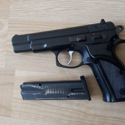 EMEKLİ KAMU GÖREVLİSİNDEN SIFIR AYARINDA 1993 MODEL ORJİNAL SİYAH CZ 75 B
