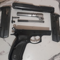 EMEKLİ KAMU GÖREVLİSİNDEN SIFIR AYARINDA 1995 MODEL  ORJİNAL SİYAH  CZ 75 B