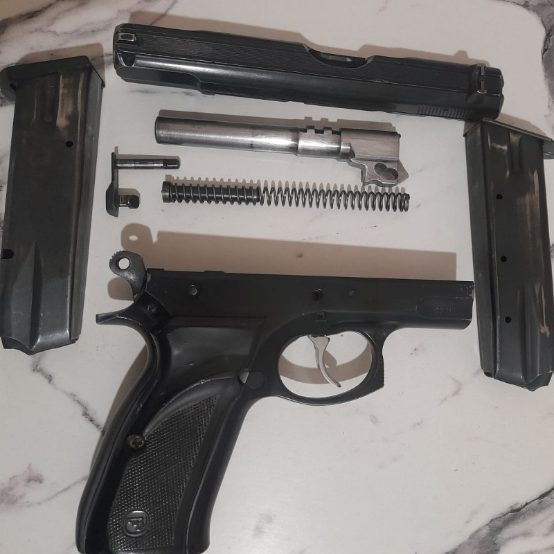 EMEKLİ KAMU GÖREVLİSİNDEN SIFIR AYARINDA 1995 MODEL  ORJİNAL SİYAH  CZ 75 B