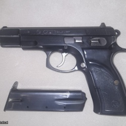 EMEKLİ KAMU GÖREVLİSİNDEN SIFIR AYARINDA 1995 MODEL  ORJİNAL SİYAH  CZ 75 B
