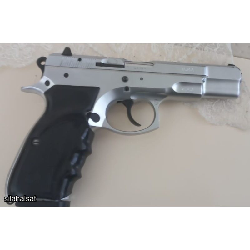 EMEKLİ KAMU GÖREVLİSİNDEN SIFIR AYARINDA ÇOK AZ ATIŞ YAPILAN MAT KROM CZ 75 B