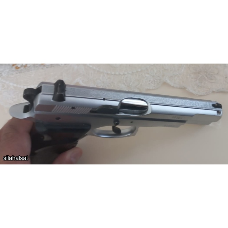 EMEKLİ KAMU GÖREVLİSİNDEN SIFIR AYARINDA ÇOK AZ ATIŞ YAPILAN MAT KROM CZ 75 B