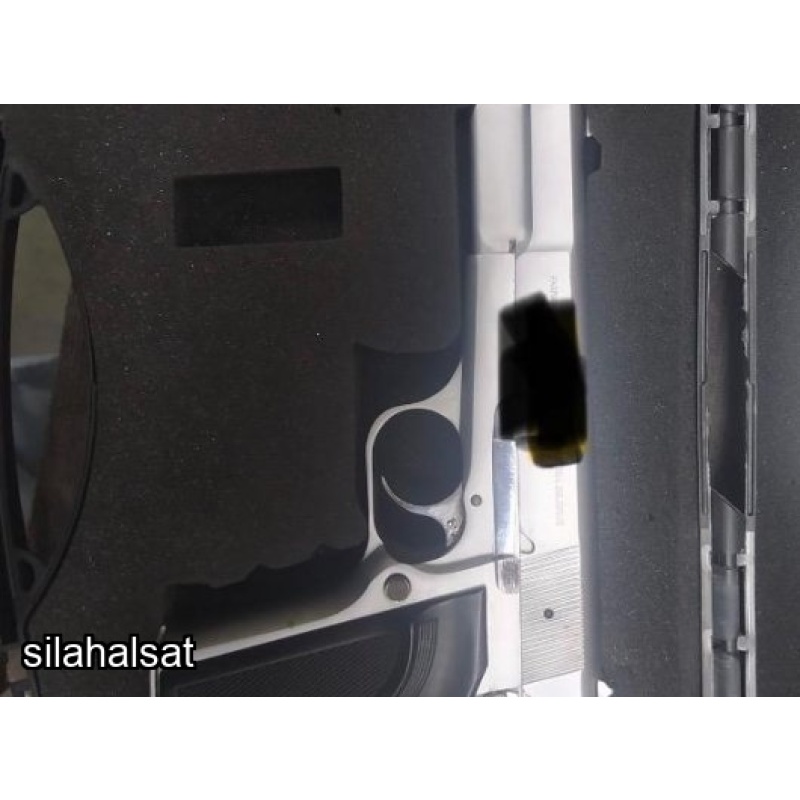 Ruhsatlı Browning tabanca. Ruhsat  eksiksiz. Çift şarjör.